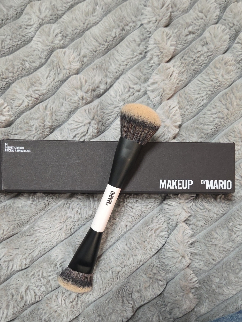 Makeup By Mario Dual-Ended Face Brush – Black & Beige